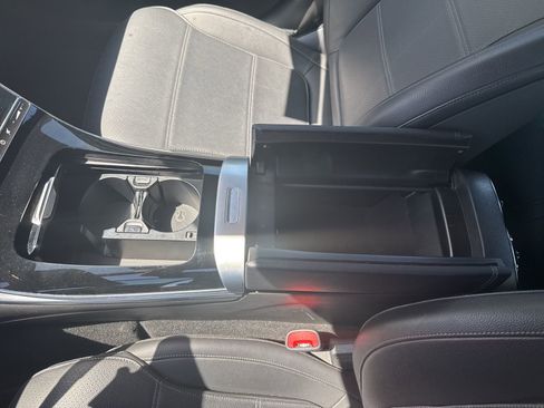 Used 2025 Mercedes-Benz C 300 Sedan image 23