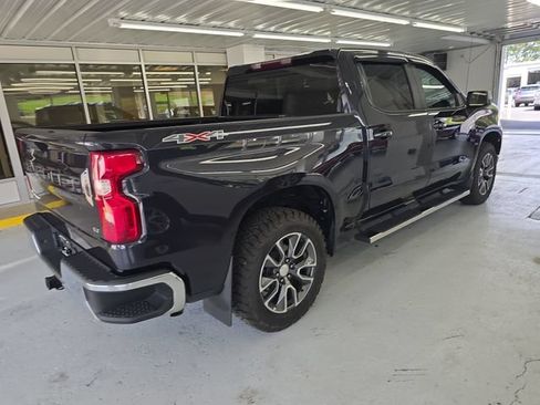 Certified 2022 Chevrolet Silverado 1500 LT AWD/4WD image 6