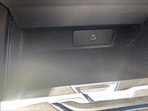 Used 2025 Land Rover Range Rover Sport SE image 37