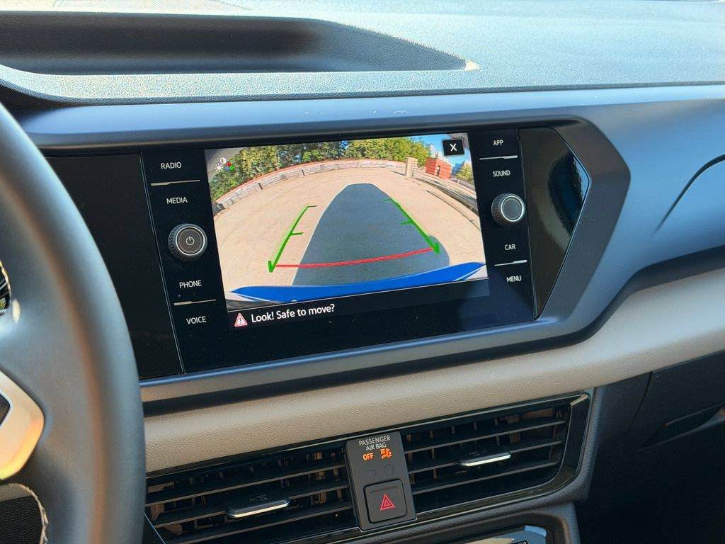 Certified 2023 Volkswagen Taos SE AWD/4WD image 16