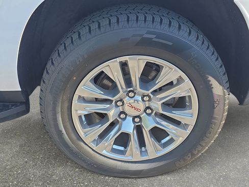 Used 2024 GMC Yukon XL Denali AWD/4WD image 31