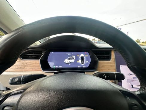 Used 2018 Tesla Model X 75D AWD/4WD image 26