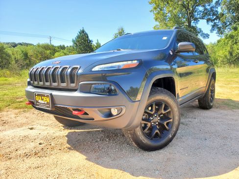 Used 2017 Jeep Cherokee Trailhawk w/ Comfort/Convenience Group image 28
