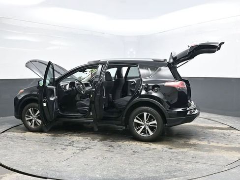 Used 2018 Toyota RAV4 XLE image 40