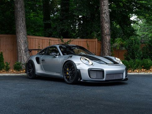 Used 2018 Porsche 911 GT2 RS image 5