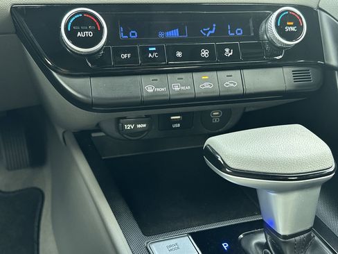 Certified 2024 Hyundai Elantra SEL image 20