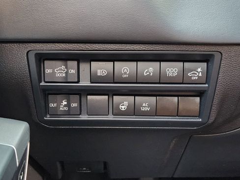 Used 2024 Toyota Tundra Platinum image 30