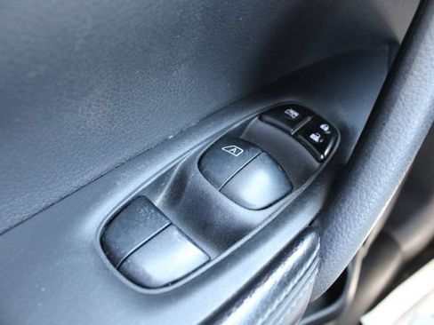 Used 2015 Nissan Rogue SV FWD image 7