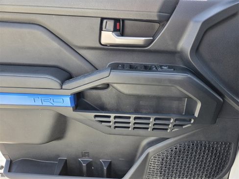 Used 2025 Toyota Tacoma TRD Off-Road image 26