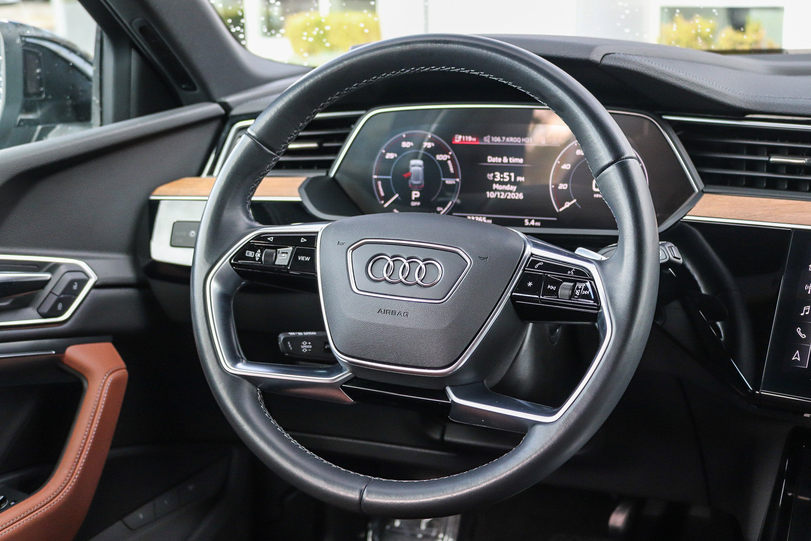 Used 2024 Audi Q8 e-tron Premium Plus AWD/4WD image 17