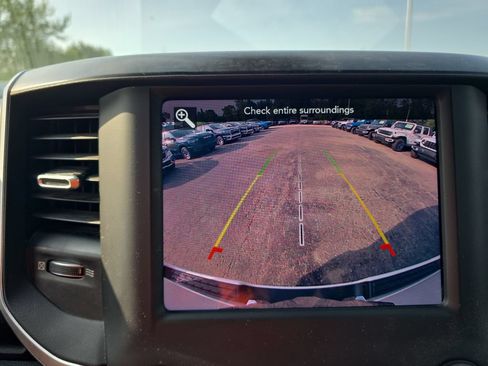 Used 2020 RAM 1500 Big Horn AWD/4WD image 18