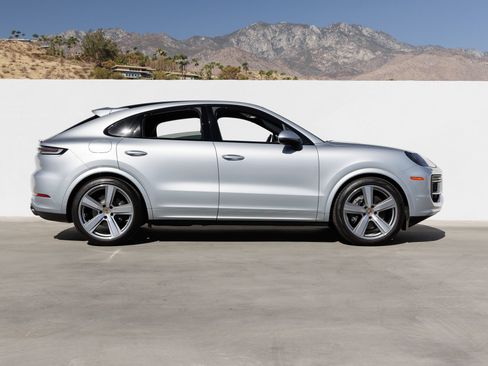 Certified 2026 Porsche Cayenne Coupe AWD/4WD image 8