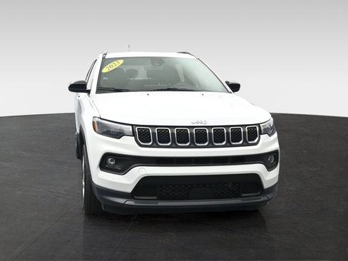 Used 2023 Jeep Compass Latitude AWD/4WD image 7