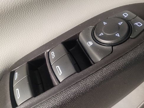 Used 2020 Chevrolet Equinox LT image 27