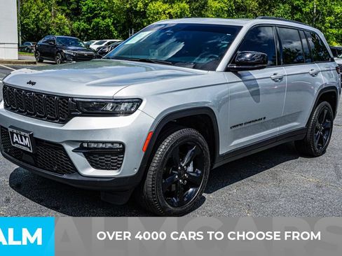 Used 2025 Jeep Grand Cherokee Limited w/ Luxury Tech Group II RWD image 2