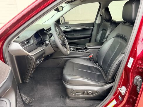 Used 2023 Jeep Grand Cherokee L Limited w/ Trailer Tow Group (B) image 11