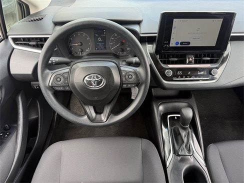 Used 2025 Toyota Corolla LE image 11