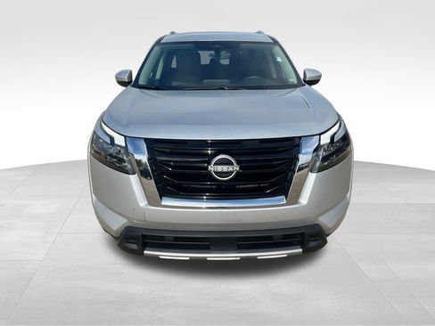 Used 2025 Nissan Pathfinder SL FWD image 9