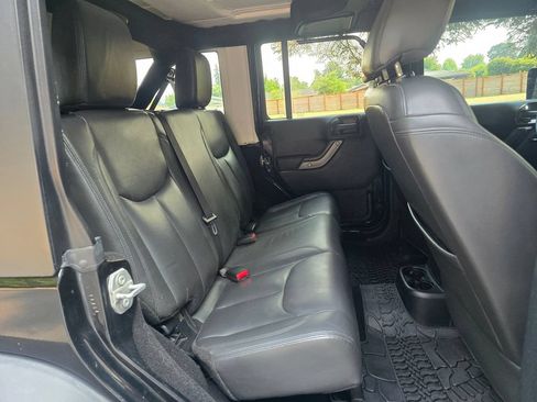 Used 2017 Jeep Wrangler Unlimited Sport w/ Quick Order Package 24S AWD/4WD image 16