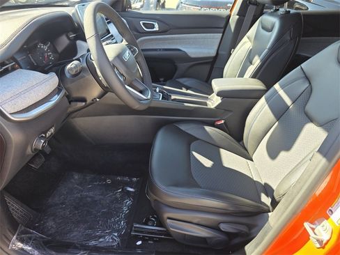 New 2026 Jeep Compass Latitude image 12