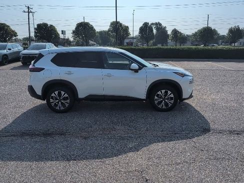 Used 2023 Nissan Rogue SV AWD/4WD image 16