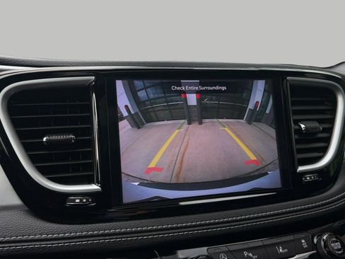 Used 2025 Chrysler Pacifica Limited FWD image 40