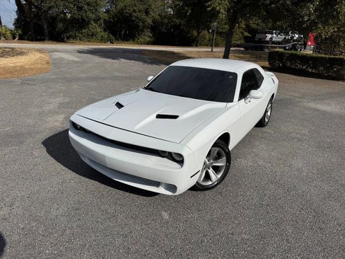 Used 2018 Dodge Challenger SXT image 30