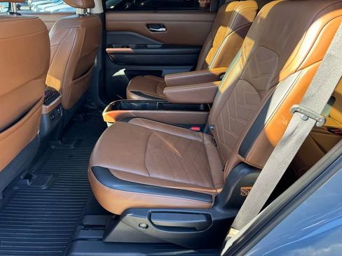 Used 2022 Nissan Pathfinder Platinum w/ Cargo Package image 15