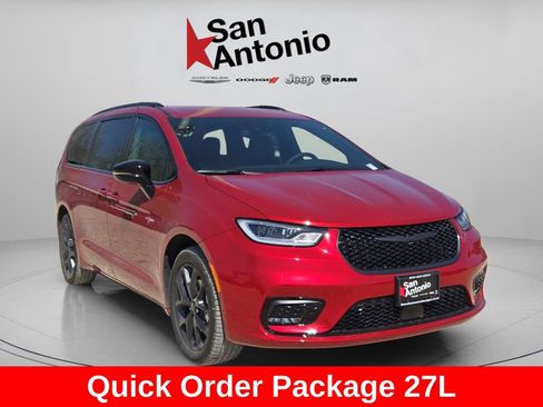 New 2026 Chrysler Pacifica Select w/ S Appearance Package image 2