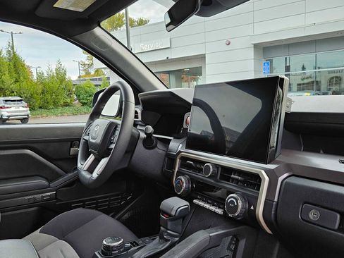 Used 2024 Toyota Tacoma TRD Sport image 12