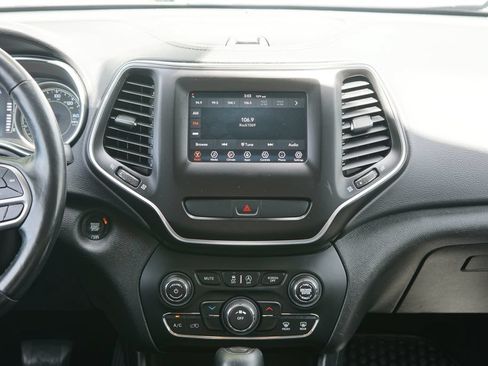 Used 2019 Jeep Cherokee Latitude Plus w/ Cold Weather Group AWD/4WD image 25