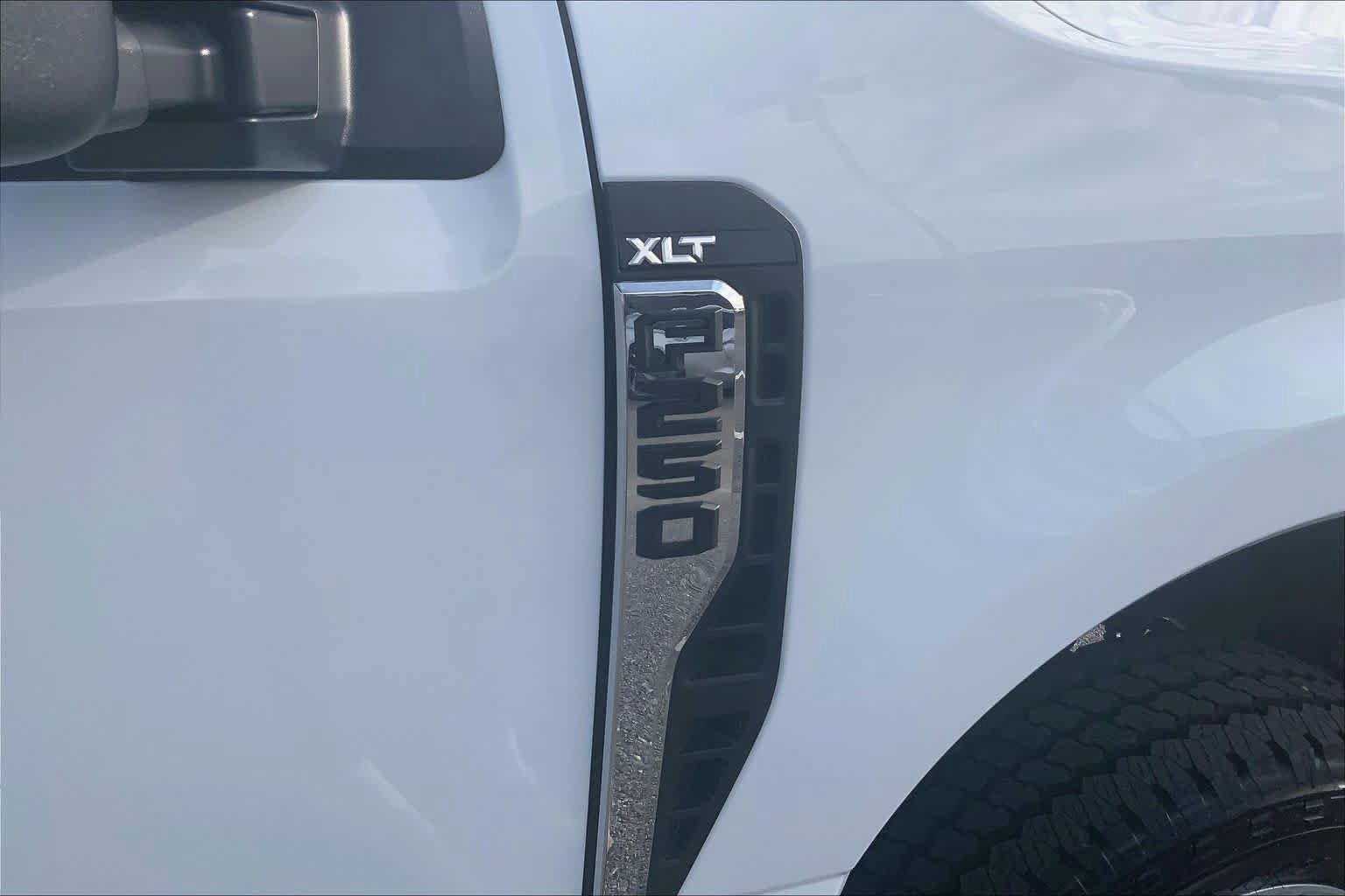 Certified 2025 Ford F250 XLT w/ Snow Plow Prep Package AWD/4WD image 27