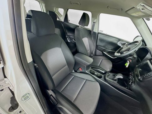 Used 2025 Kia Soul LX w/ LX Technology Package FWD image 29