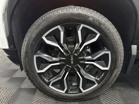 Used 2025 GMC Sierra EV Denali AWD/4WD image 39