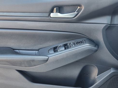 Used 2025 Nissan Altima 2.5 SV image 23