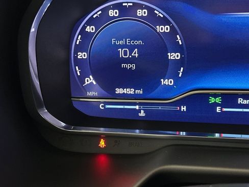 Used 2022 Chevrolet Suburban RST w/ Luxury Package image 21