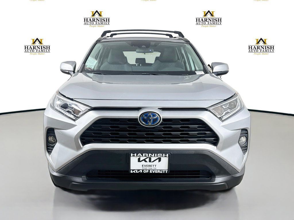 Used 2021 Toyota RAV4 XLE w/ Convenience Package AWD/4WD image 2