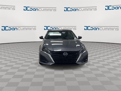 Used 2024 Nissan Altima 2.5 SV image 3