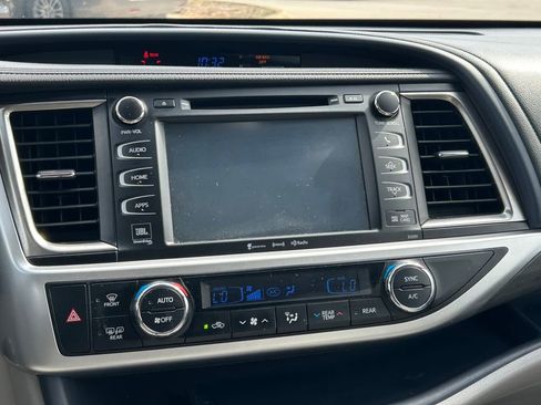 Used 2019 Toyota Highlander Limited image 22