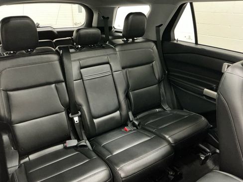 Used 2022 Ford Explorer XLT w/ Equipment Group 202A image 28
