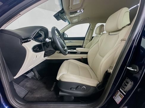 Used 2024 Genesis GV70 2.5T AWD/4WD image 13
