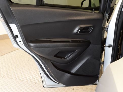 Used 2020 Chevrolet Trax LT FWD image 25