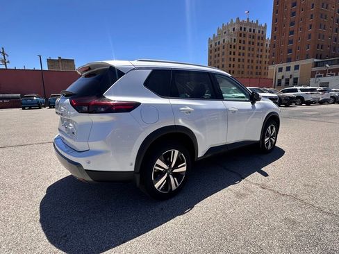 Certified 2024 Nissan Rogue SL w/ SL Premium Package FWD image 9