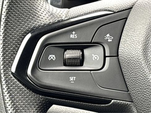 Used 2025 Chevrolet Trax LT FWD image 12