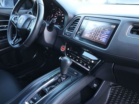 Used 2019 Honda HR-V Touring image 17