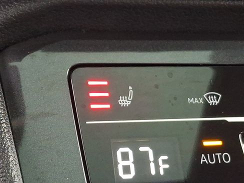 Used 2024 Volkswagen Tiguan SE w/ Panoramic Sunroof Package image 23