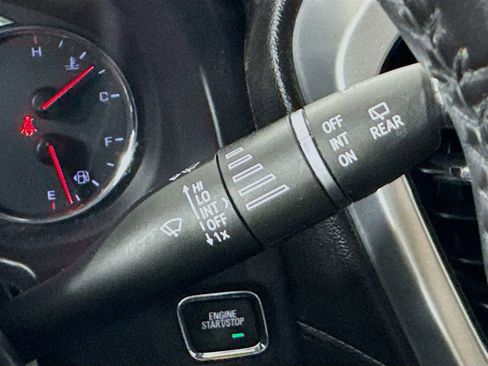 Used 2020 GMC Acadia SLT w/ Driver Alert Package II image 13