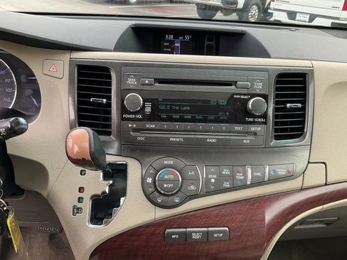 Used 2014 Toyota Sienna XLE image 14