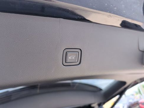 Used 2023 Chevrolet Traverse LT FWD image 30