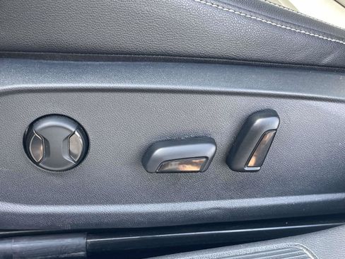 Used 2024 Volkswagen Jetta SE FWD image 19